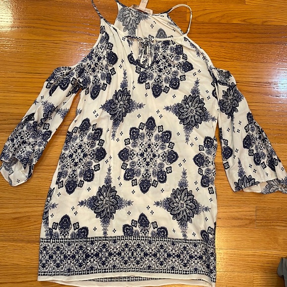 Forever21 Blue and White Abstract Print Open/Cold Shoulder Flowy Keyhole Dress - Picture 1 of 11